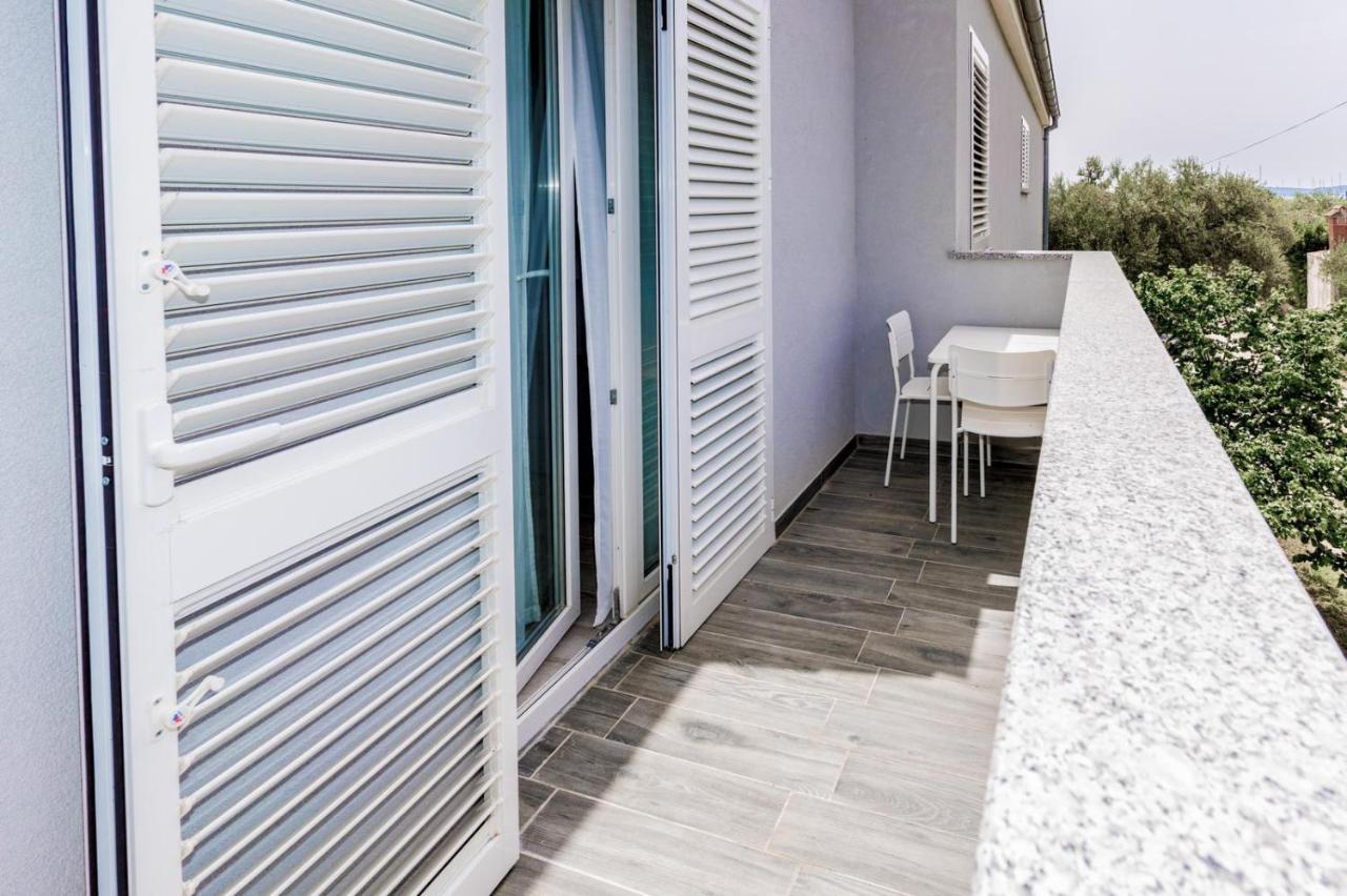 Apartments Happy Sukošan Exterior foto